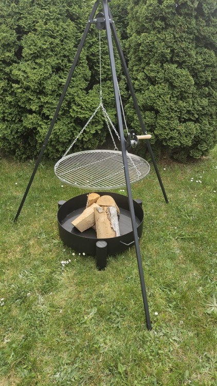 GRILL OGRODOWY NA TRÓJNOGU RUSZT NIERDZEWNY PALENISKO