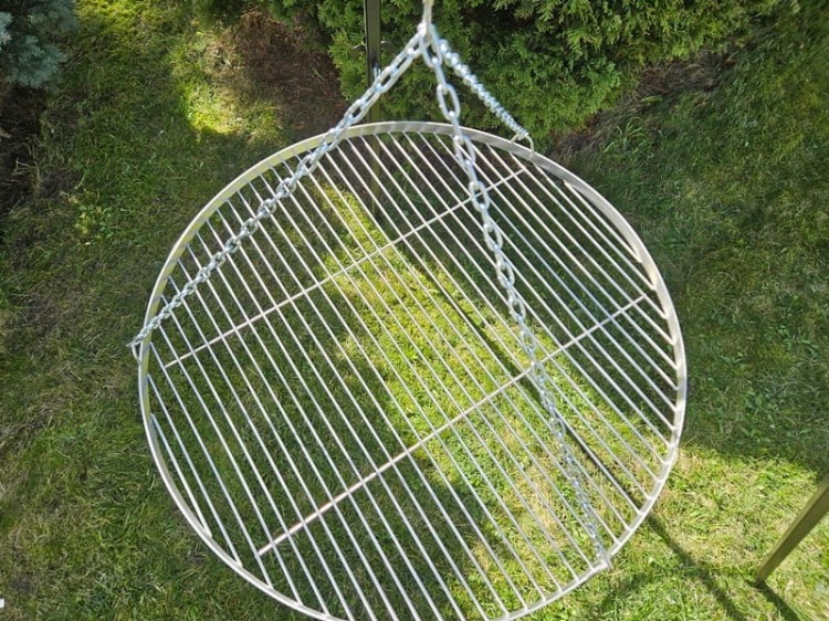 Grill ogrodowy trójnóg wysoki nad ognisko z ruszt nierdzewny o średnicy 60
