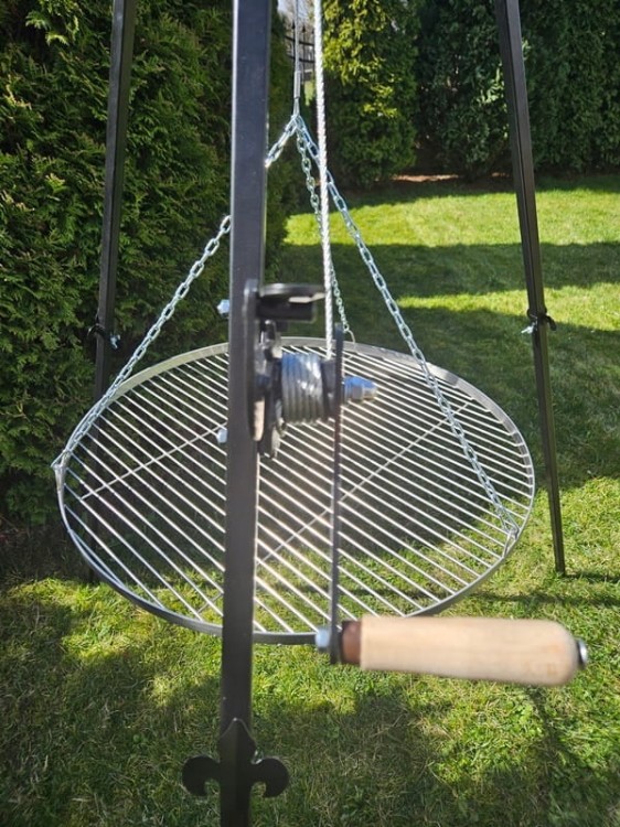Grill ogrodowy trójnóg wysoki nad ognisko z ruszt nierdzewny o średnicy 60